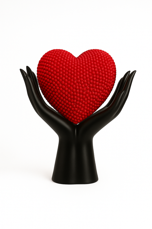 Mani Nere con Cuore Rosso